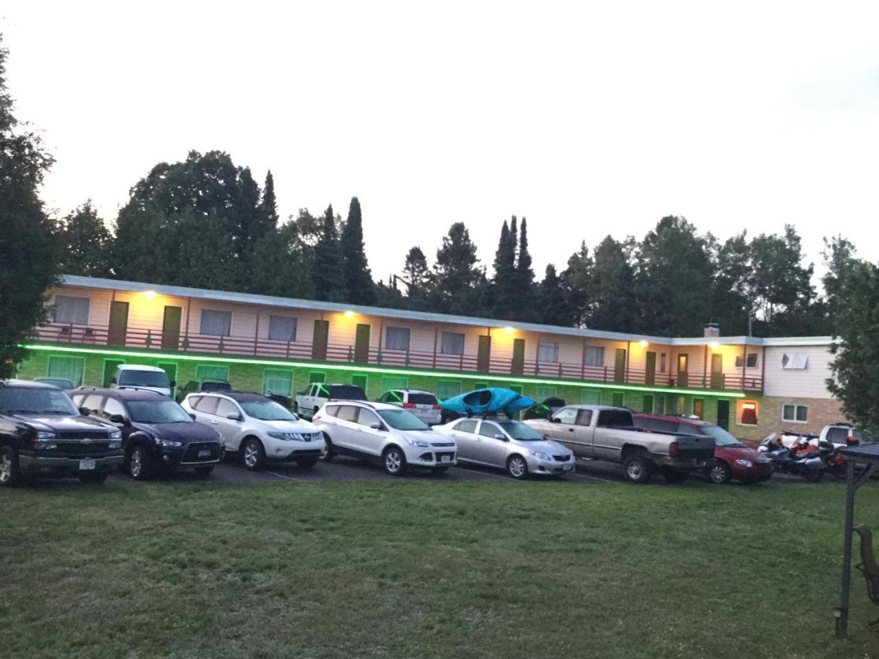 Cedars Motel Ironwood Exterior foto