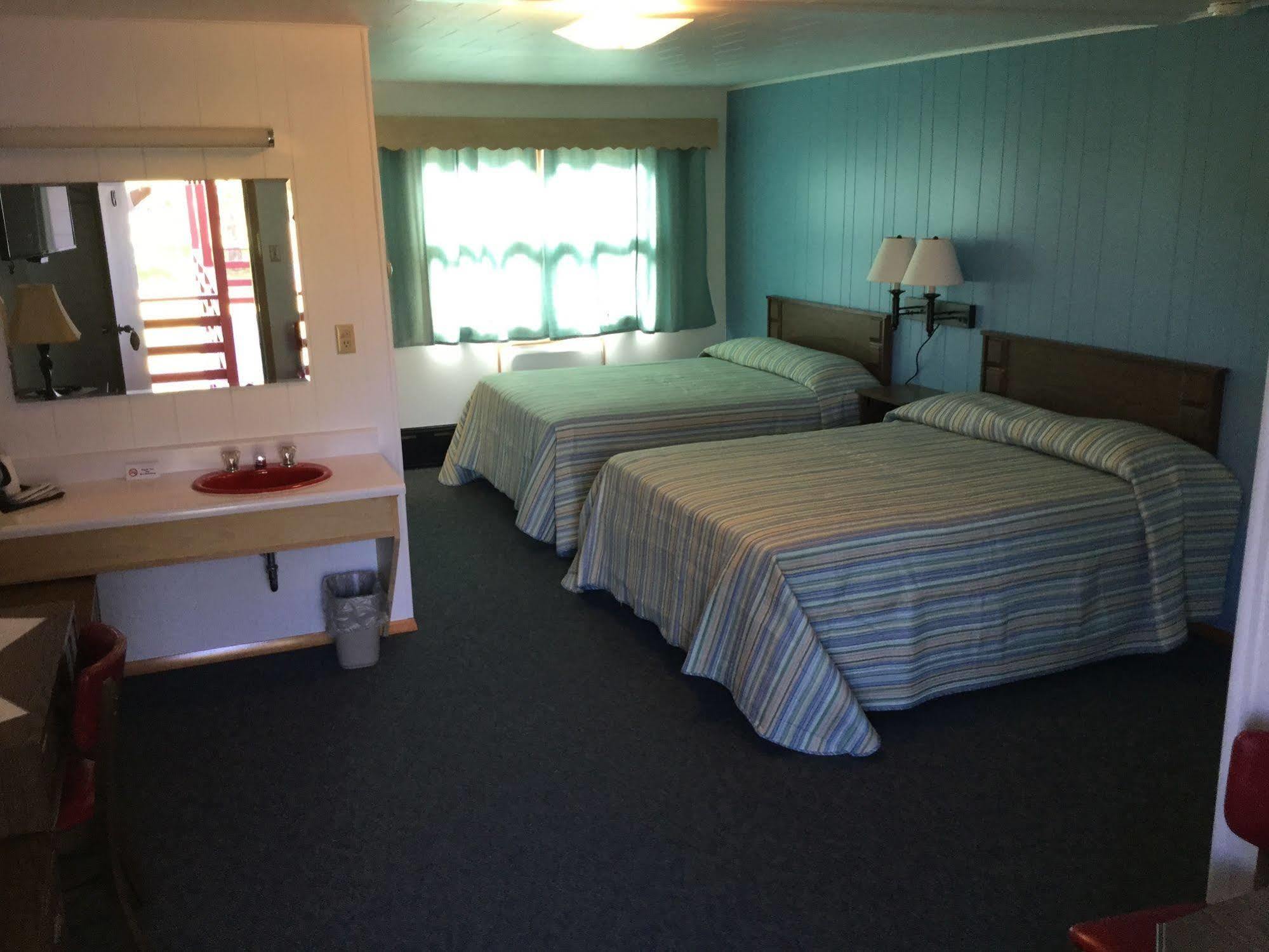 Cedars Motel Ironwood Exterior foto